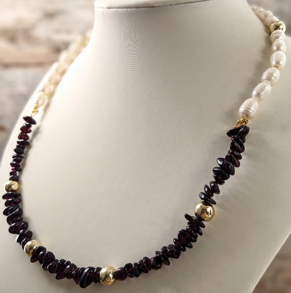 Natural Garnet Chip Beads & Freshwater Pearl Necklace - Picture 2 of 8